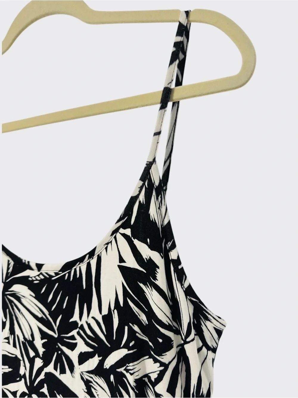LOFT Fit and Flare Black & White Spaghetti Strap Dress Petite Size M, leaf print - Picture 7 of 13